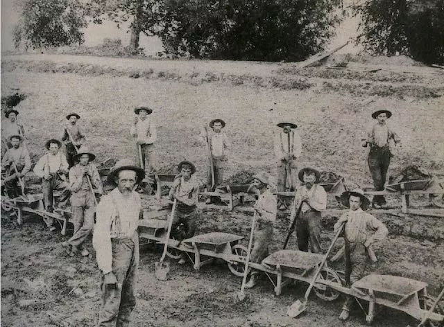 Canal Digging in New Orleans by Irish Immigrants in the 1800s. Photo courtesy of Library of Congress